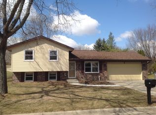 816 Maple Crest Ln, Watertown, WI 53094