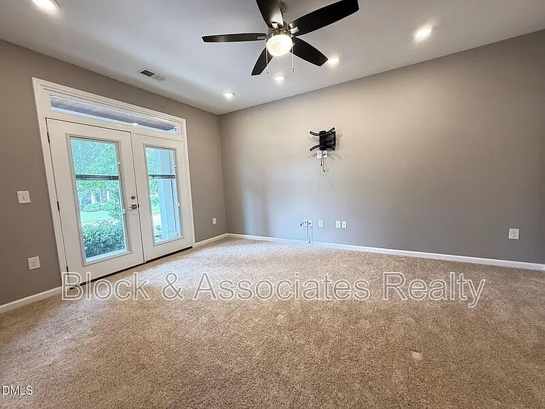 537 Austin View Blvd — Photo 6