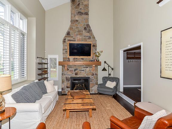 4th image of 6973 Sun River Dr