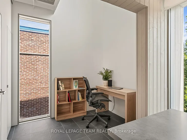 142 Ivy Cres #2 — Photo 16