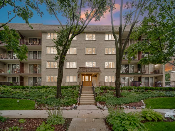 225 E Wing St APT 302, Arlington Heights, IL 60004