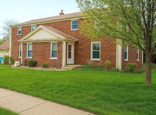 21030 W Wagar Cir, Rocky River, OH 44116