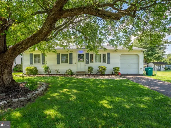 320 Hulme Ave, Langhorne, PA 19047