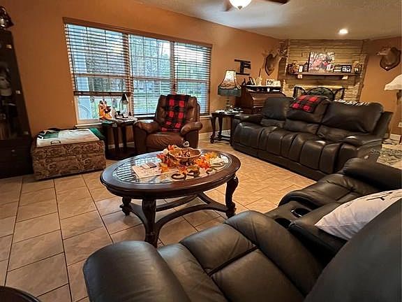 5th image of 305 SW Randall Ter