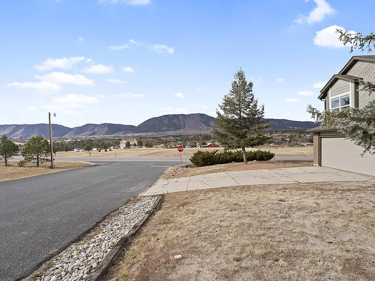500 Trumbull Ln — Photo 5