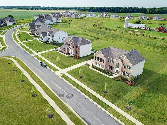 4th image of 306 Price Dr