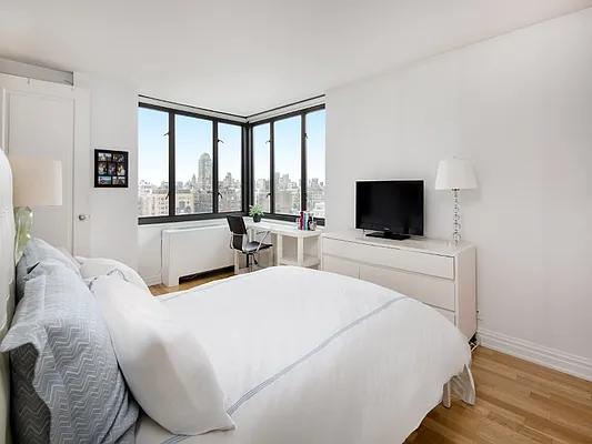 Sold by Sotheby's International Realty | media 5