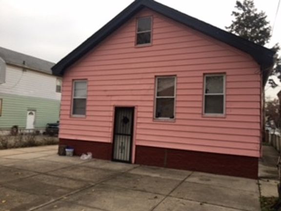 4th image of 12101 Merrill St