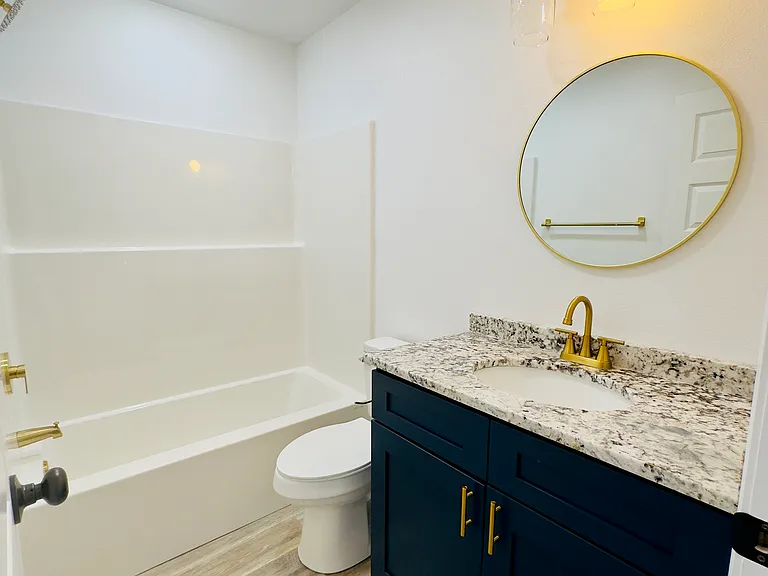 704 N Liberty St — Photo 13