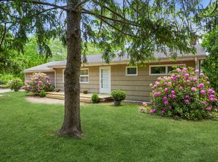 8 Warner Rd, Hampton Bays, NY 11946