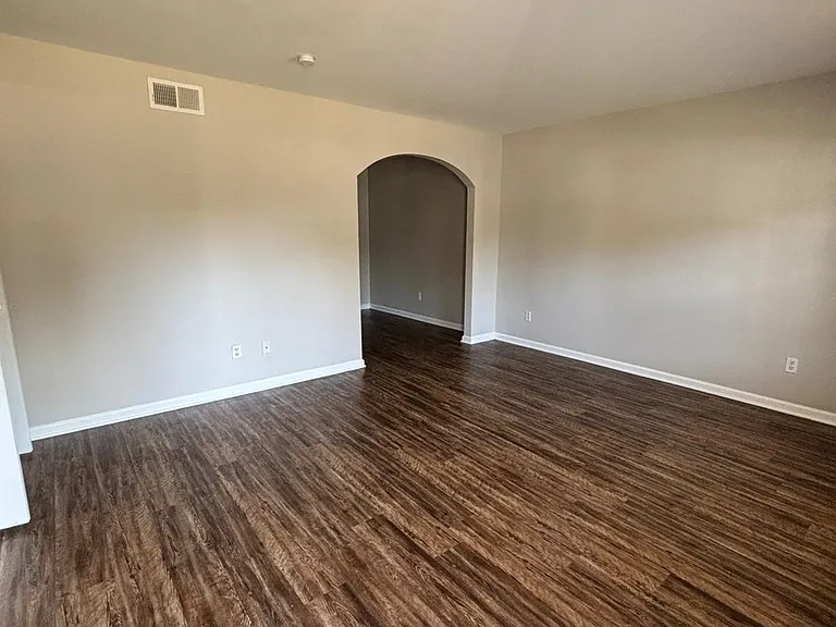 Georgetowne Apartments — Photo 2