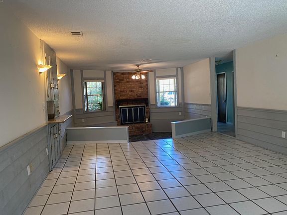 5th image of 212 Dolphin St