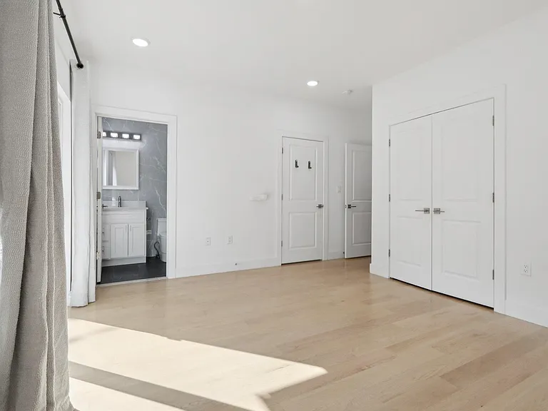 131 Zabriskie St — Photo 32