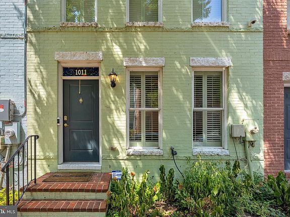 2nd image of 1011 3rd Pl SE