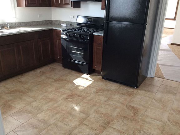 4th image of 659 Greenbay Ave