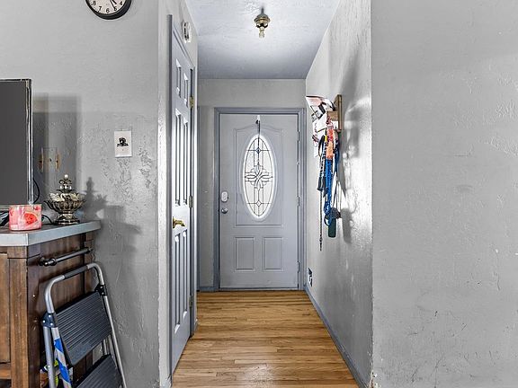 5th image of 2302 Gunnison Ave