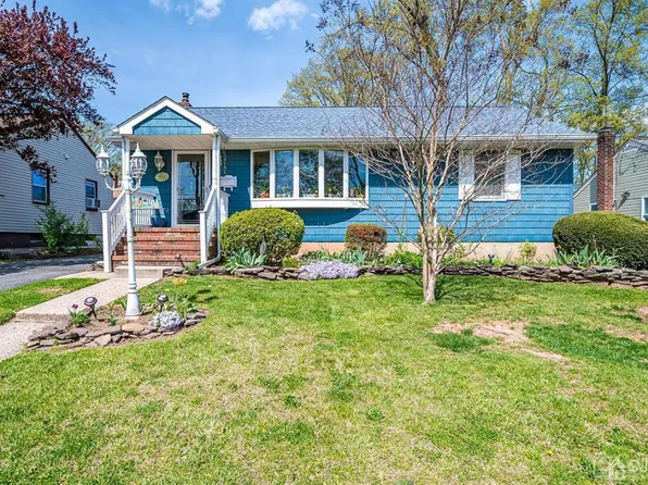 413 Tappen St, Avenel, NJ 07001