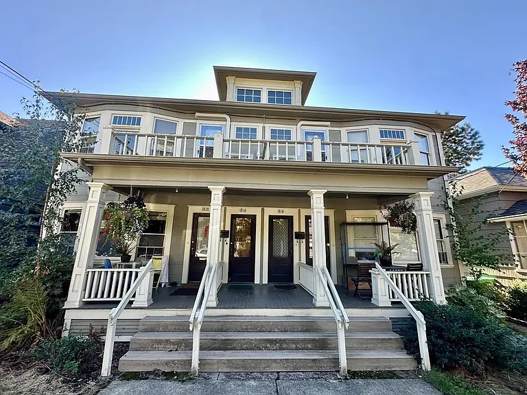 1816 SE Morrison St #1816 — Photo 1