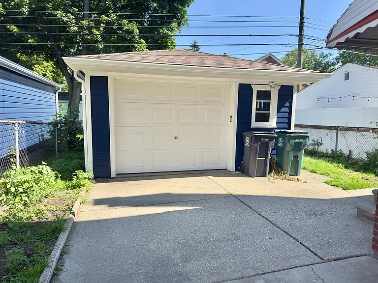 1523 E 4th St — Photo 3