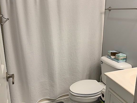 5th image of 1017 Huntington Dr