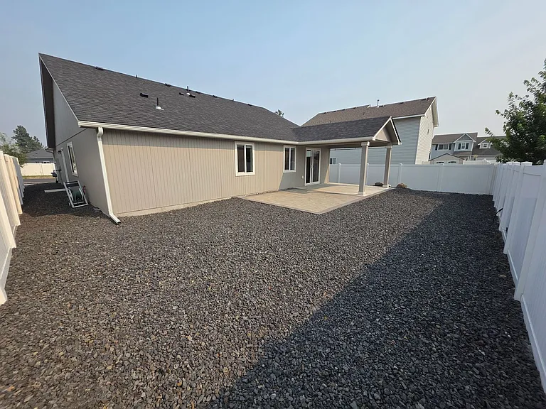 918 Cougars St — Photo 15