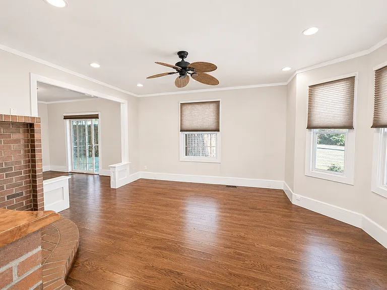 146 NW Jefferson Pl — Photo 8