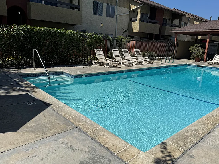 Villa del Sol Apartments — Photo 2