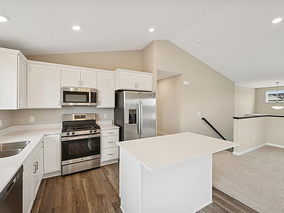 4th image of 915 Brandenburg Ln