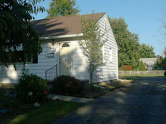 2nd image of 825 S Nixon Ave