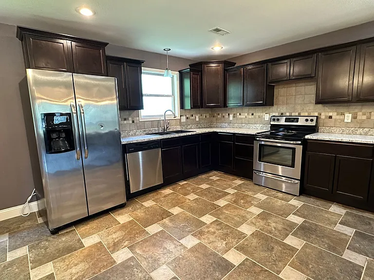 333 Lyle Curtis Cir — Photo 8