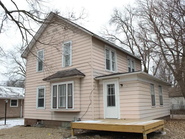 1505 Hyland Dr, Storm Lake, IA 50588
