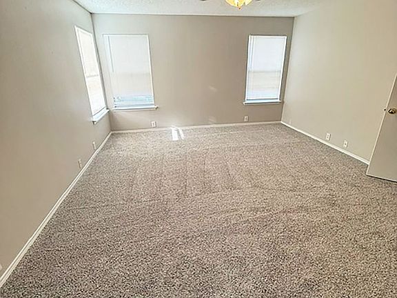 4th image of 921 Greenbend Dr