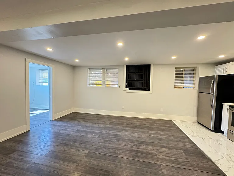 5 Balmoral Ave S #1 — Photo 11