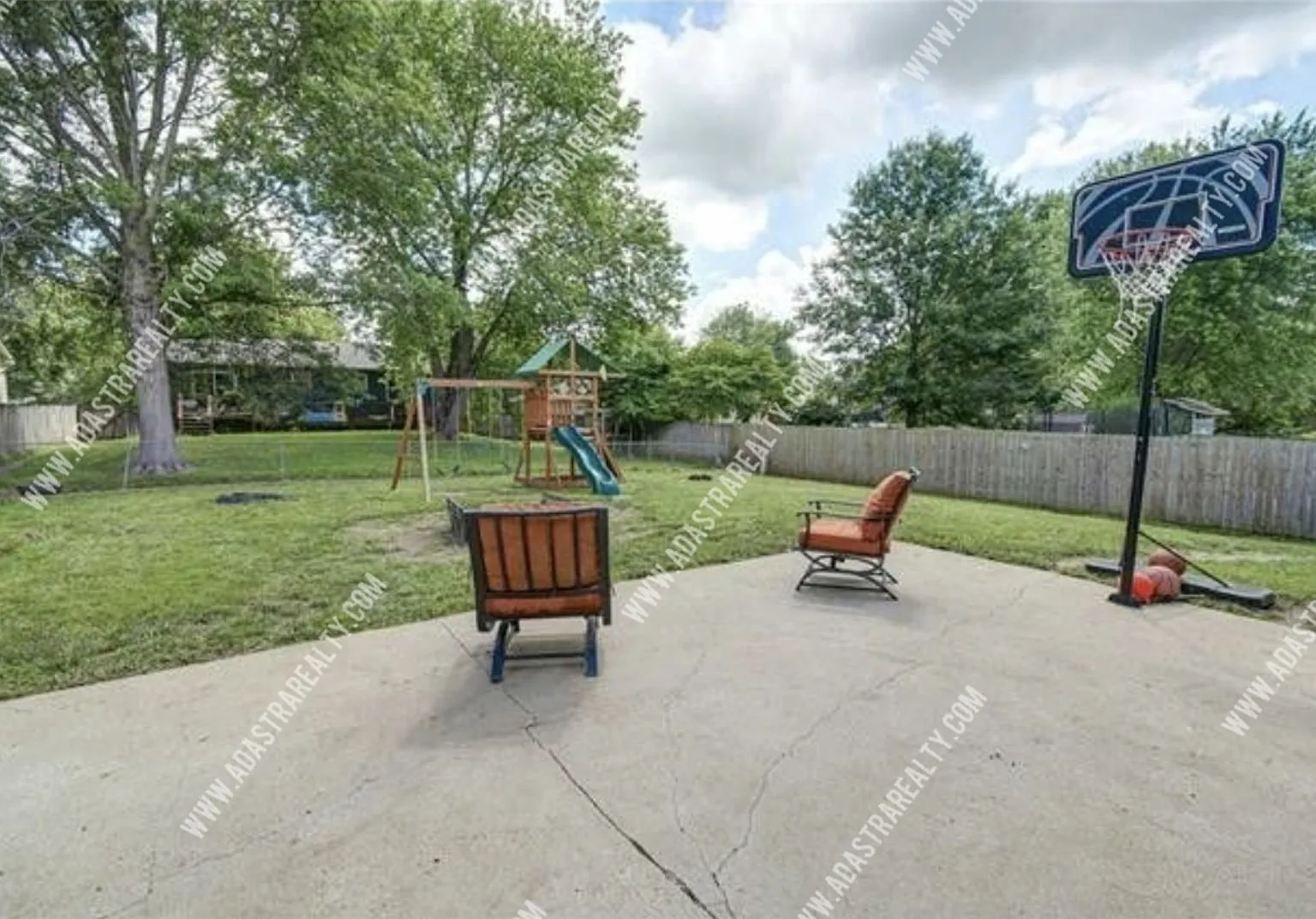 Gorgeous Blue Springs Home-Available In September!! — Photo 3