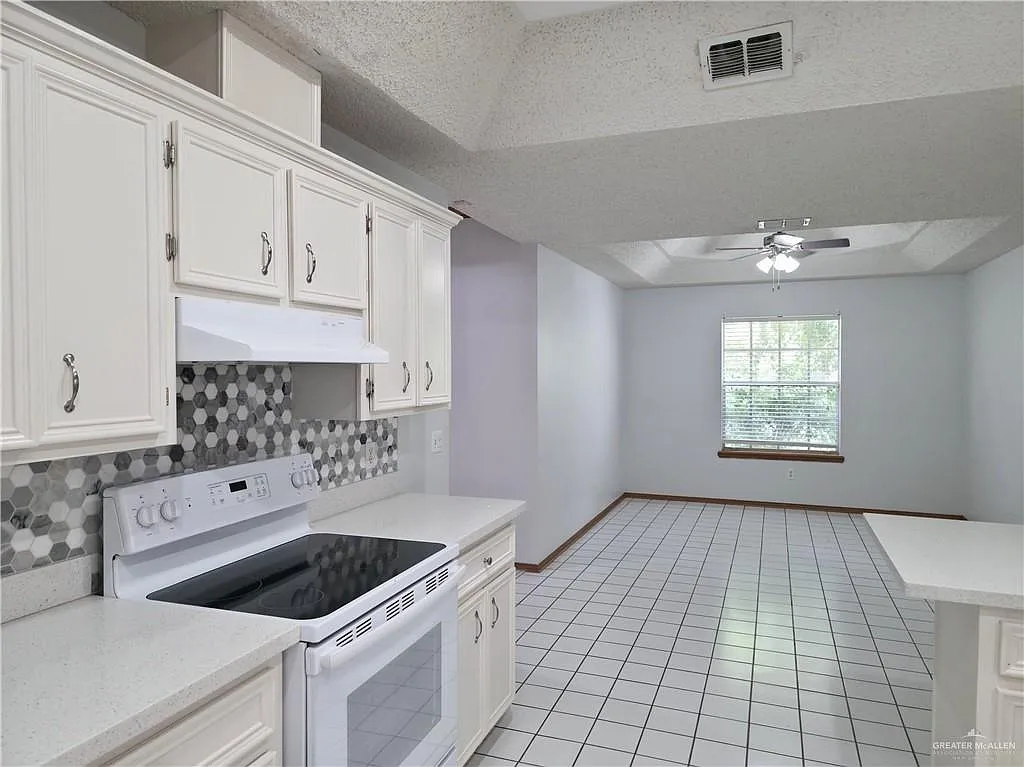3 bed, 2.0 bath, 2145 sqft, $1,950 — Photo 2