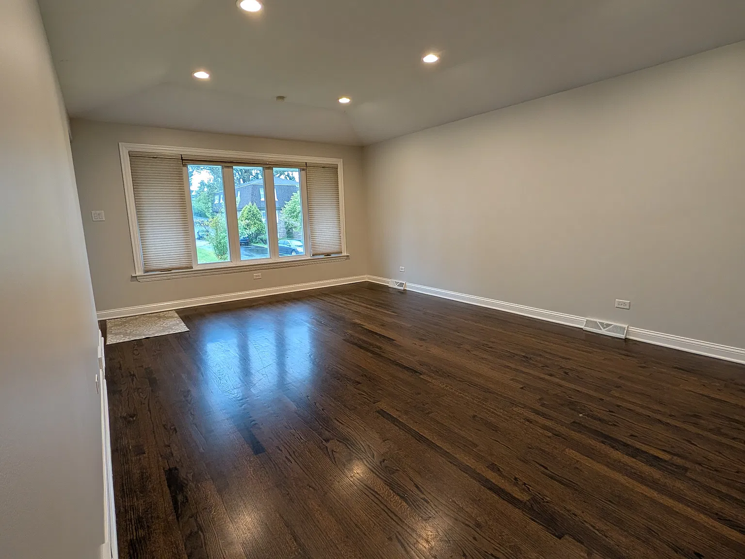 4 bed, 1128 sqft, $2,850 — Photo 2