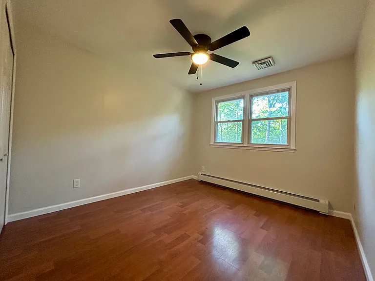 Cortlandt Dr — Photo 11