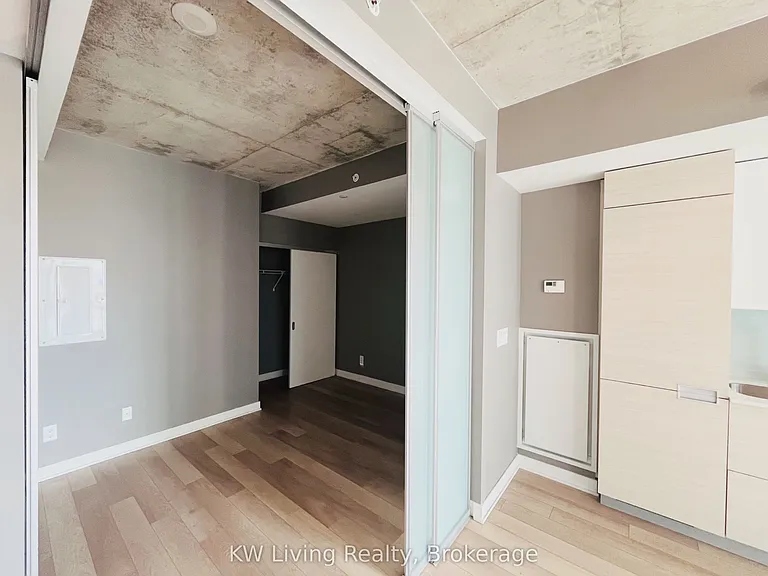 210 Simcoe St #912 — Photo 12