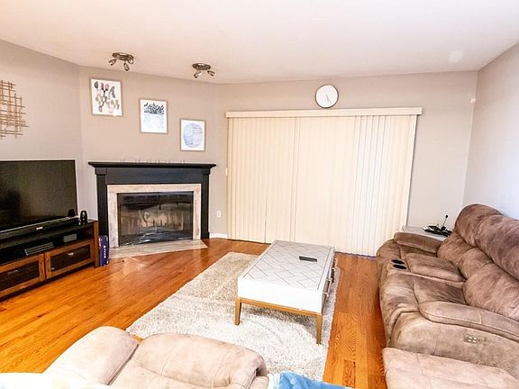 4th image of 47 Graham St Unit 2