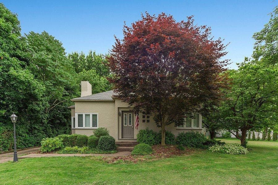 1st image of 2098 East Pike