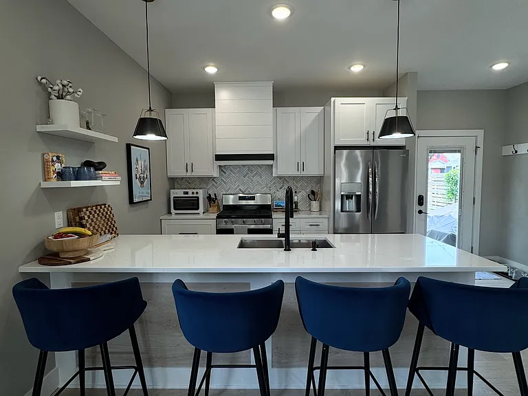 921 Laurel St — Photo 4