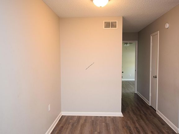 3rd image of 100 McArthur St APT 18