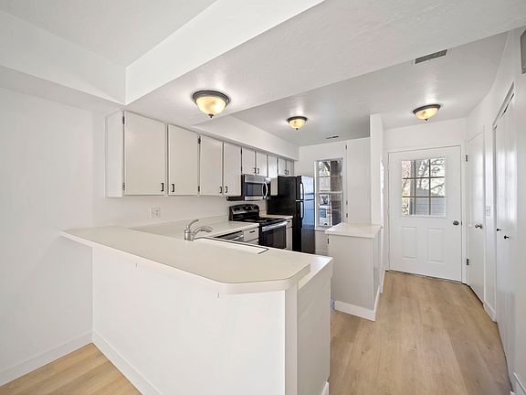 5th image of 5325 S Beacon Hill Cir #140