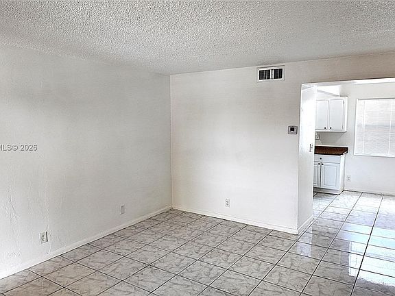 4th image of 31 SE 2nd Ave APT 203