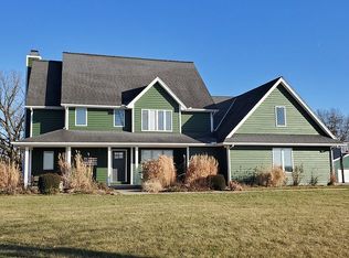 6412 N Eden Rd, Elmwood, IL 61529