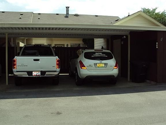 2nd image of 928 E Northfield Blvd