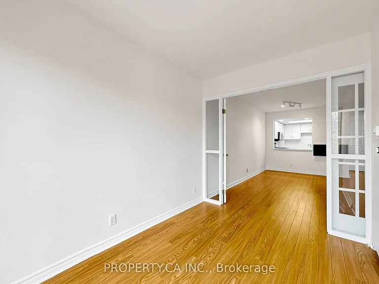 456 College St #310 — Photo 7