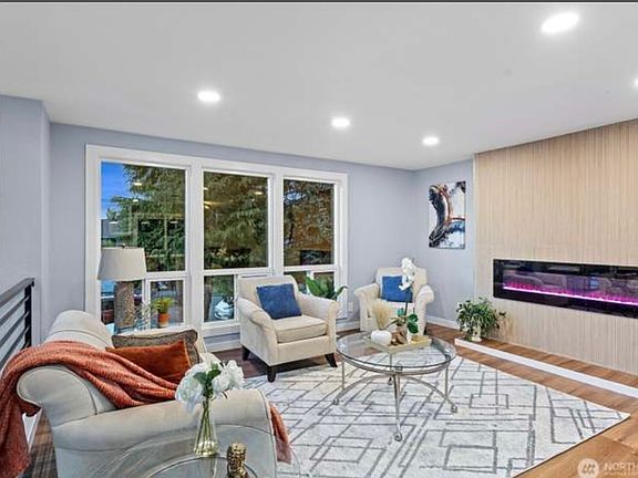 2nd image of 4211 SE 1st Pl