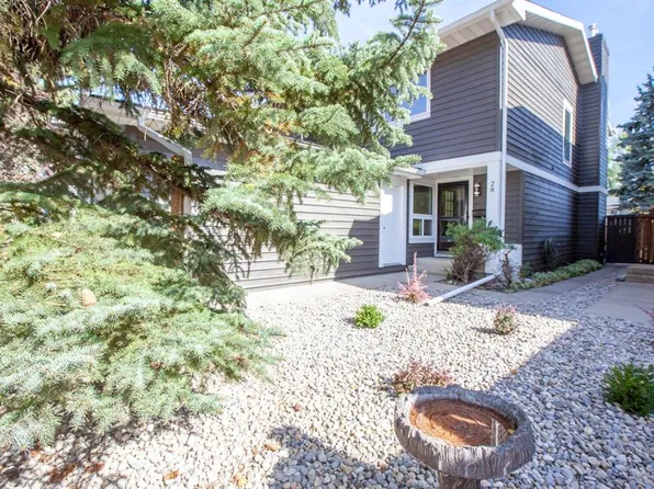 28 W Midpark Gdns SE, Calgary, AB T2X 1N7