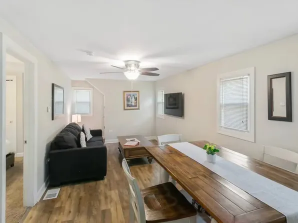 305 W Park Ave, Libertyville, IL